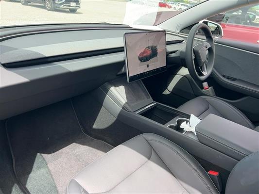 2024 Tesla Model thumbnail