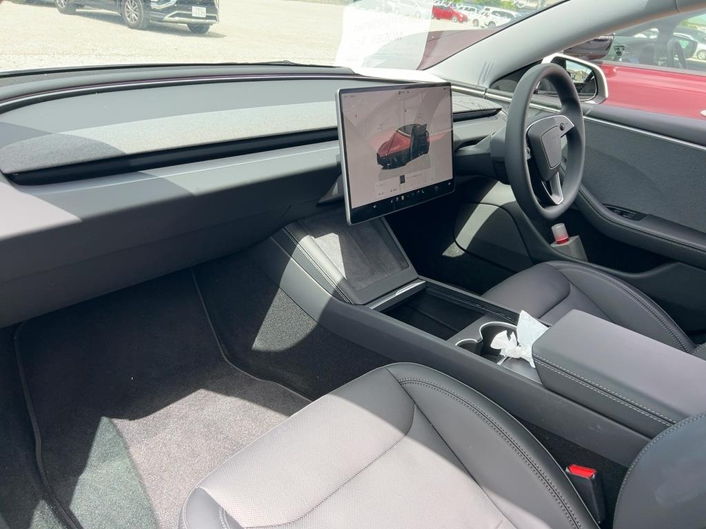 2024 Tesla Model thumbnail