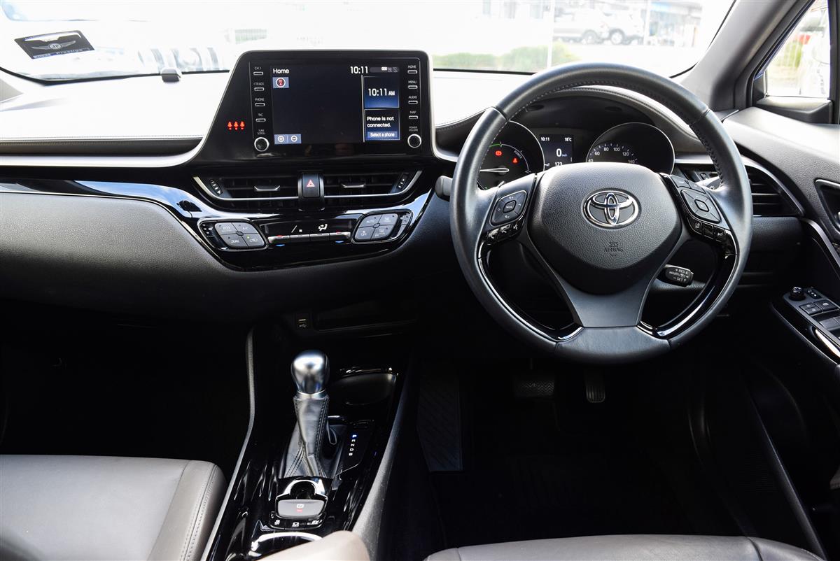 2020 Toyota C-HR thumbnail
