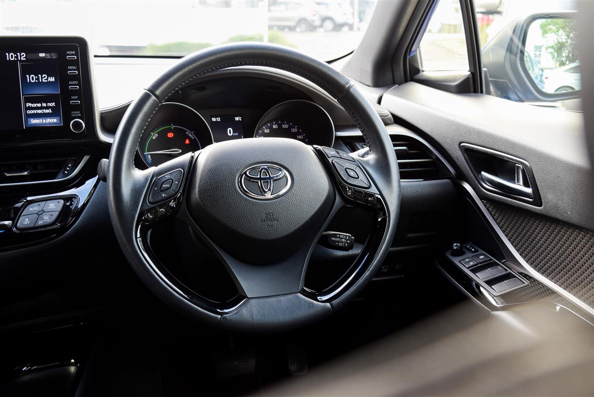 2020 Toyota C-HR thumbnail