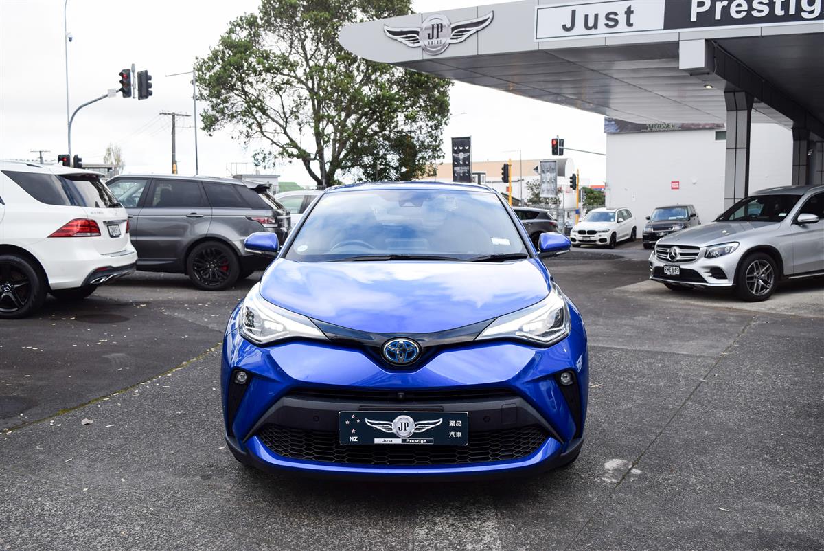 2020 Toyota C-HR thumbnail