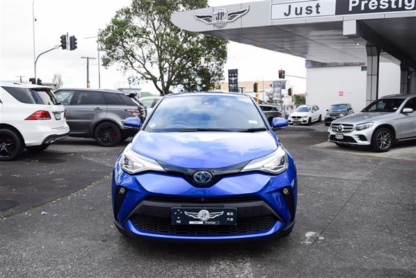 2020 Toyota C-HR thumbnail