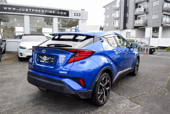 2020 Toyota C-HR thumbnail