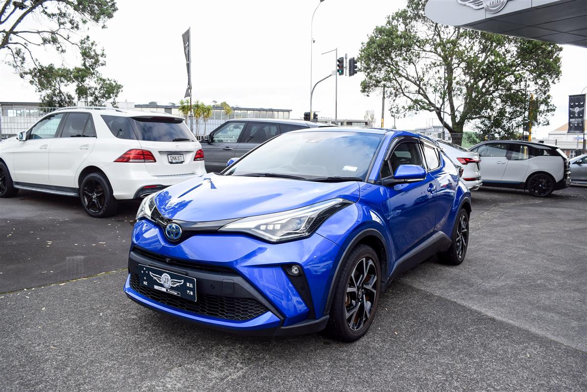 2020 Toyota C-HR thumbnail