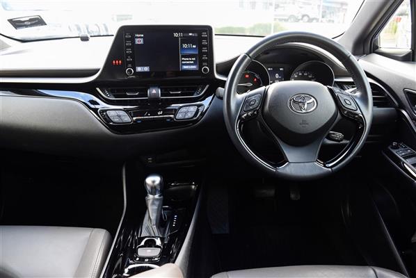 2020 Toyota C-HR thumbnail