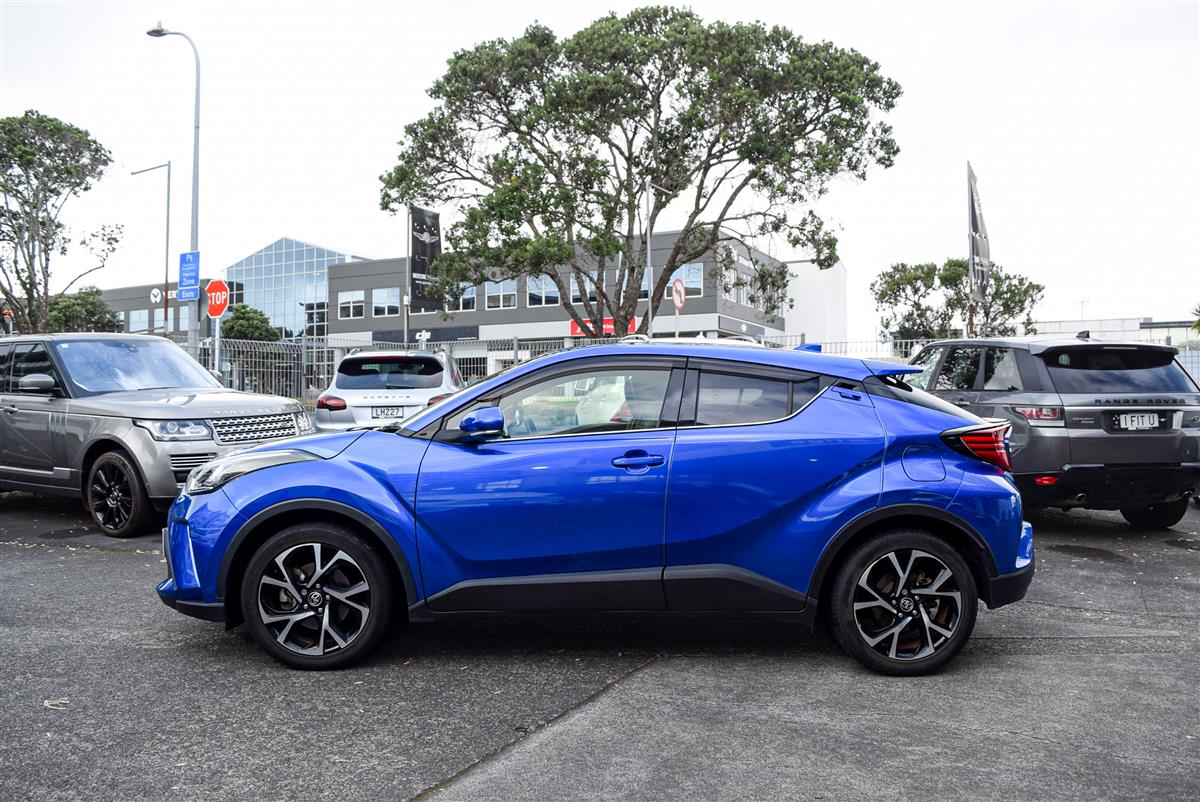 2020 Toyota C-HR thumbnail