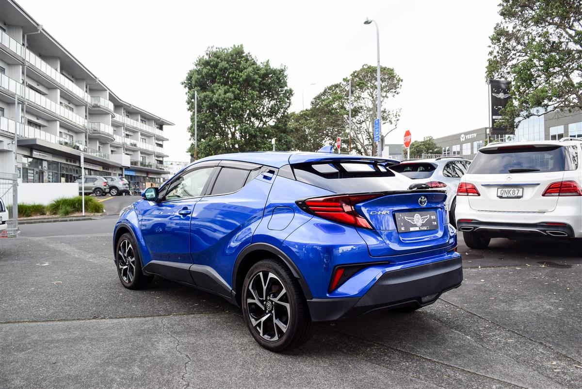 2020 Toyota C-HR thumbnail