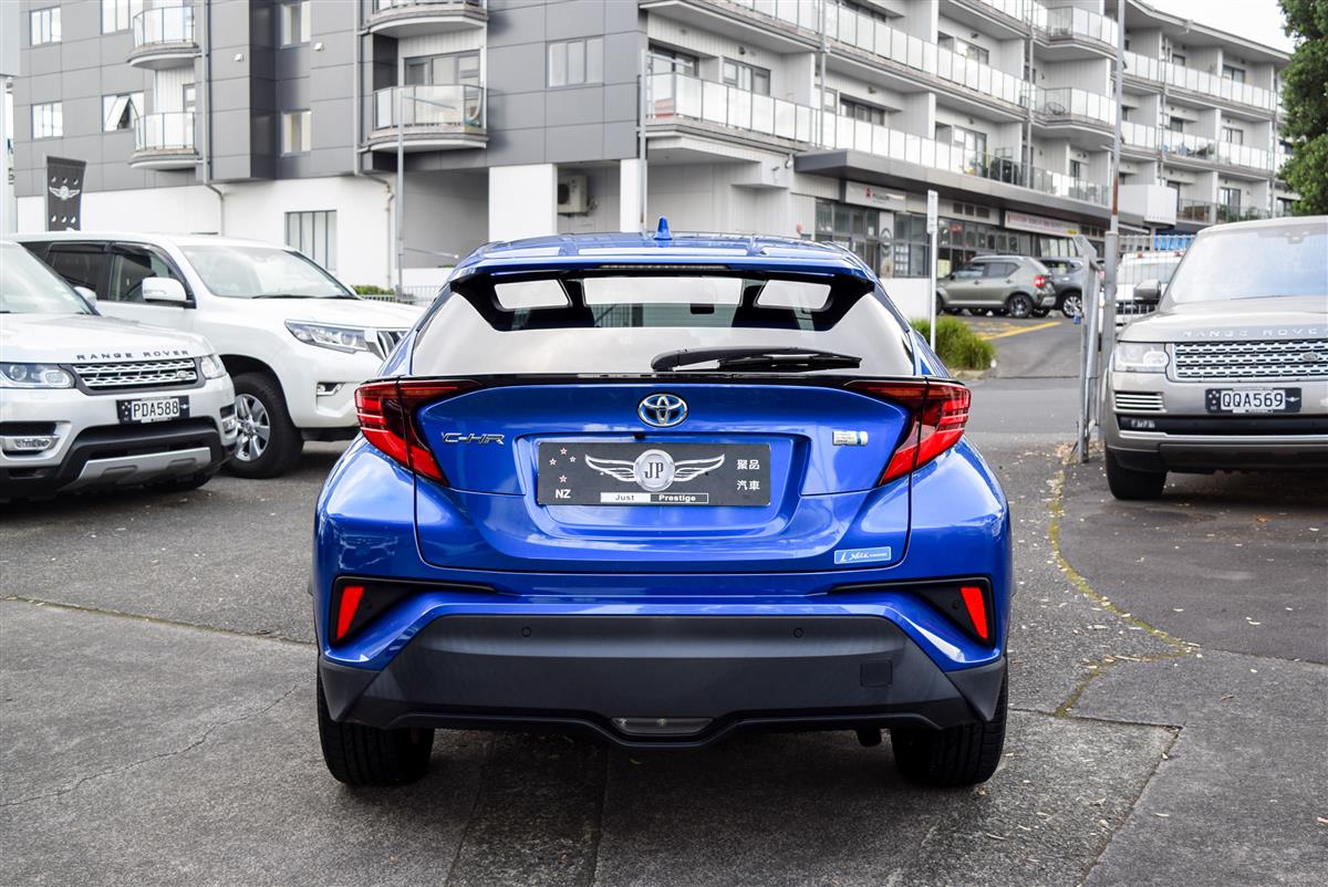 2020 Toyota C-HR thumbnail