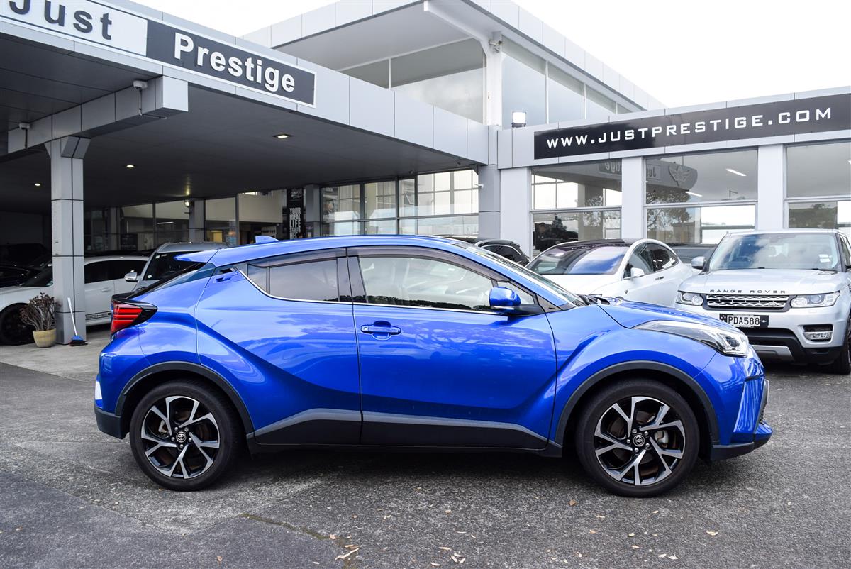 2020 Toyota C-HR thumbnail