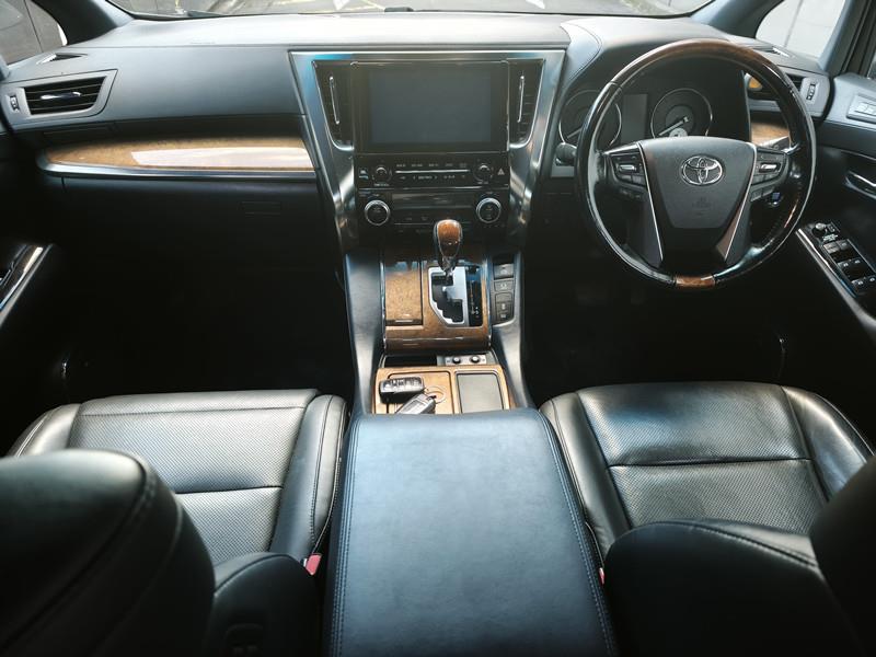 2017 Toyota Vellfire thumbnail