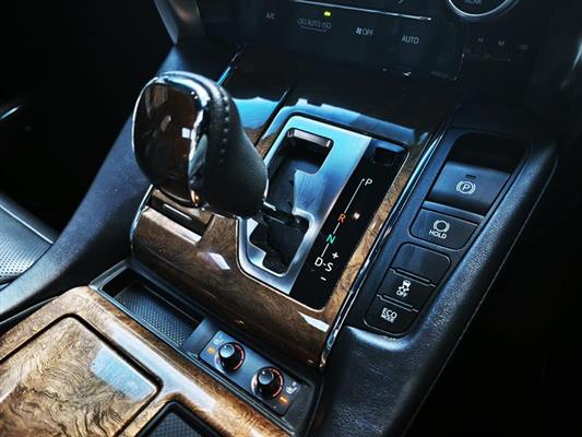 2017 Toyota Vellfire thumbnail