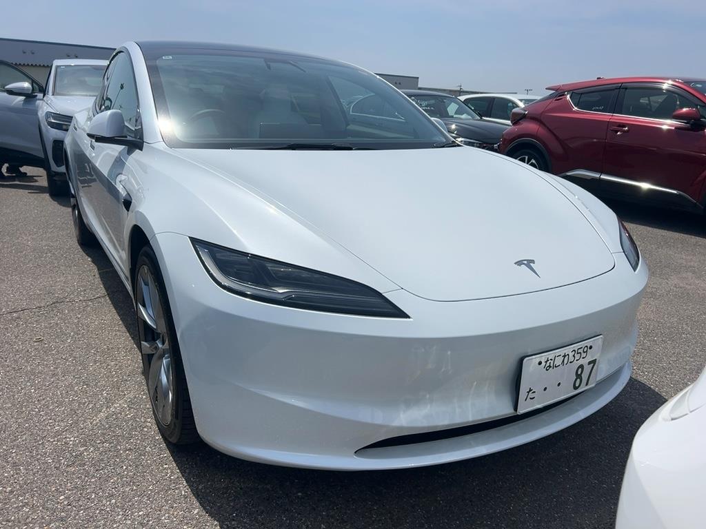 2024 Tesla Model thumbnail