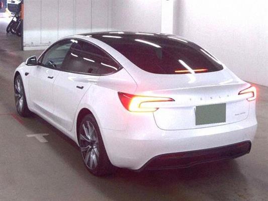 2024 Tesla Model thumbnail