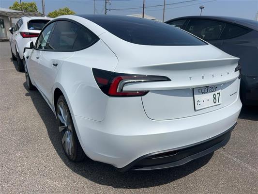 2024 Tesla Model thumbnail