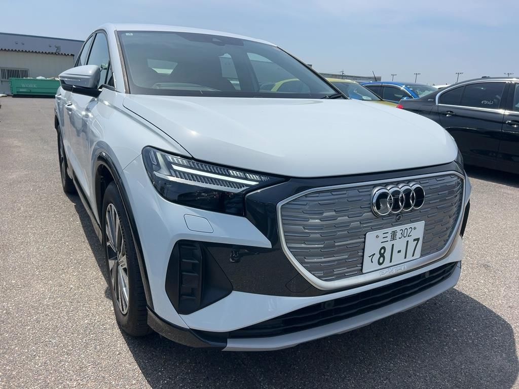 2025 Audi Q4 thumbnail