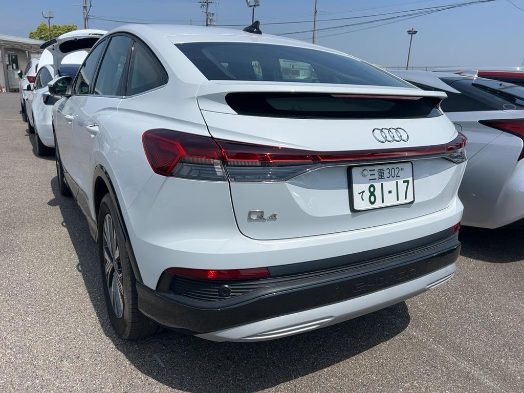 2025 Audi Q4 thumbnail