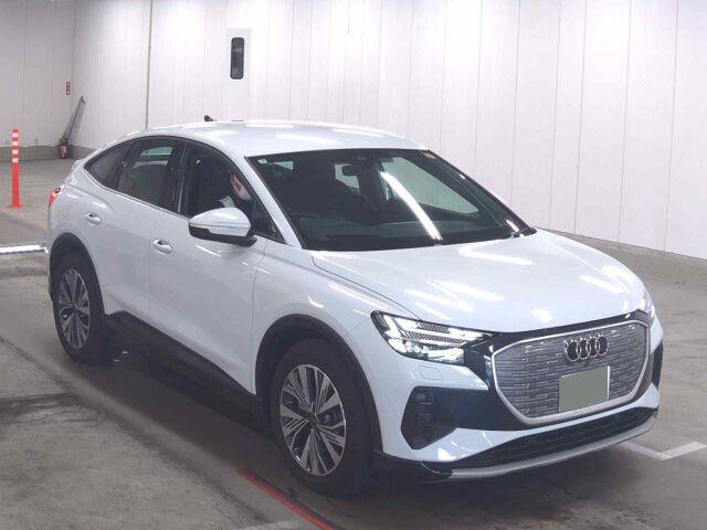 2025 Audi Q4 thumbnail