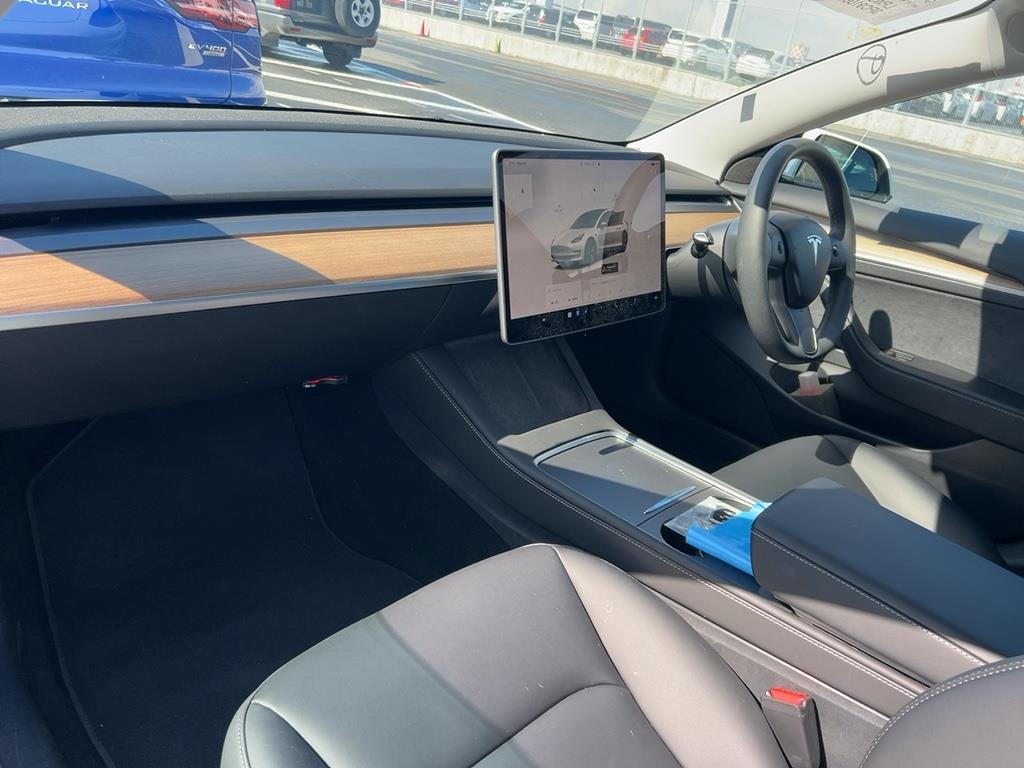 2023 Tesla Model thumbnail