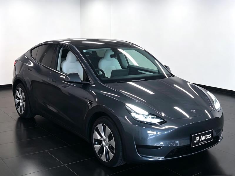 2024 Tesla Model thumbnail