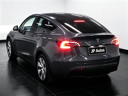 2024 Tesla Model thumbnail