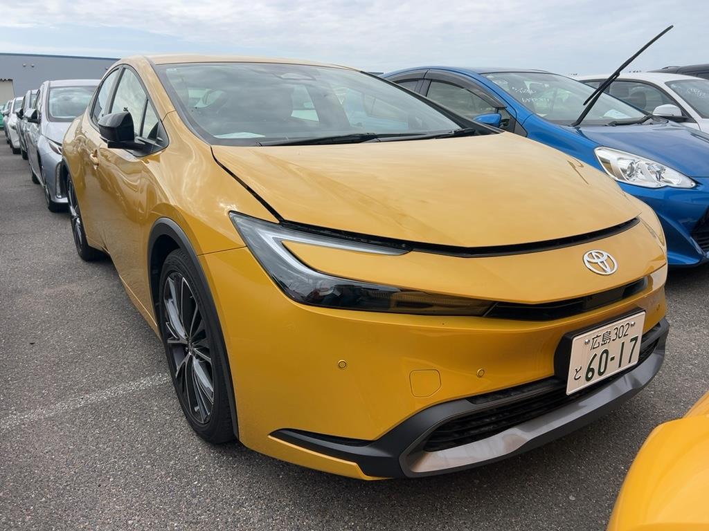 2025 Toyota Prius thumbnail