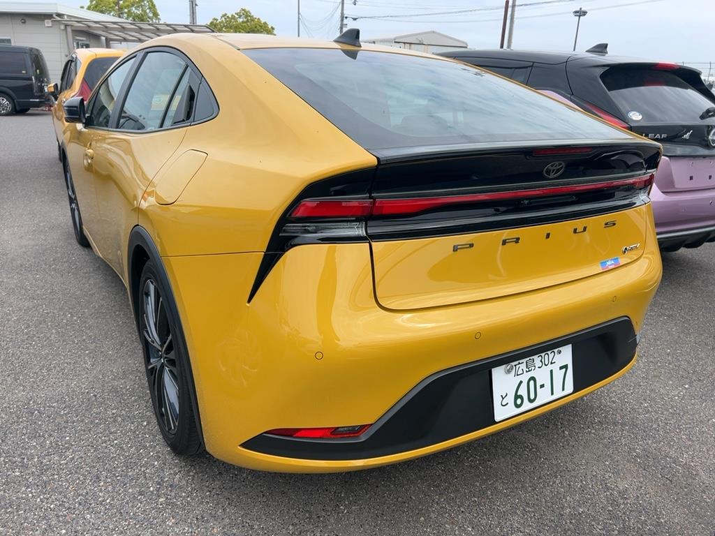 2025 Toyota Prius thumbnail