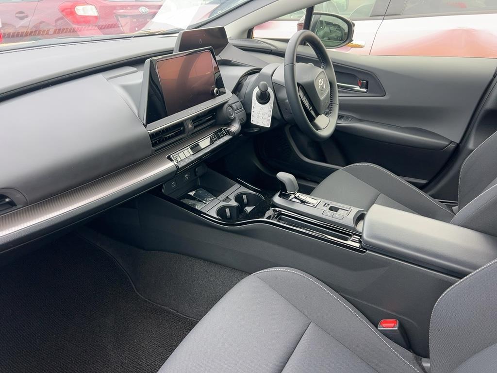 2025 Toyota Prius thumbnail