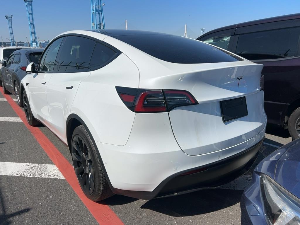 2023 Tesla Model thumbnail