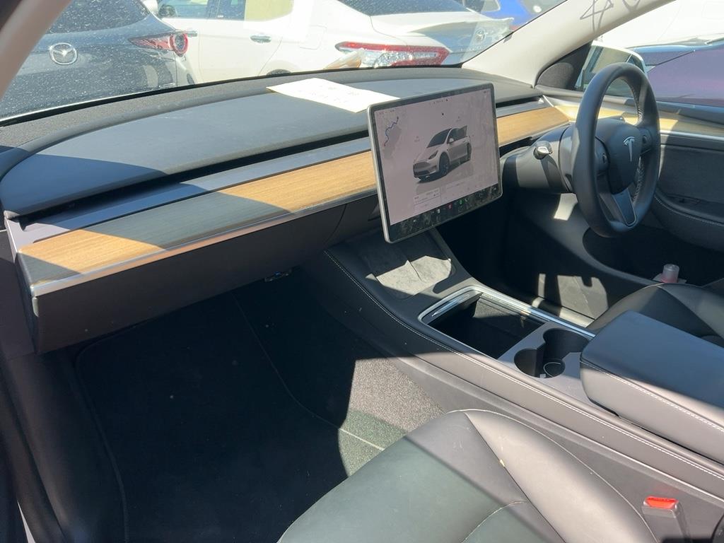 2023 Tesla Model thumbnail