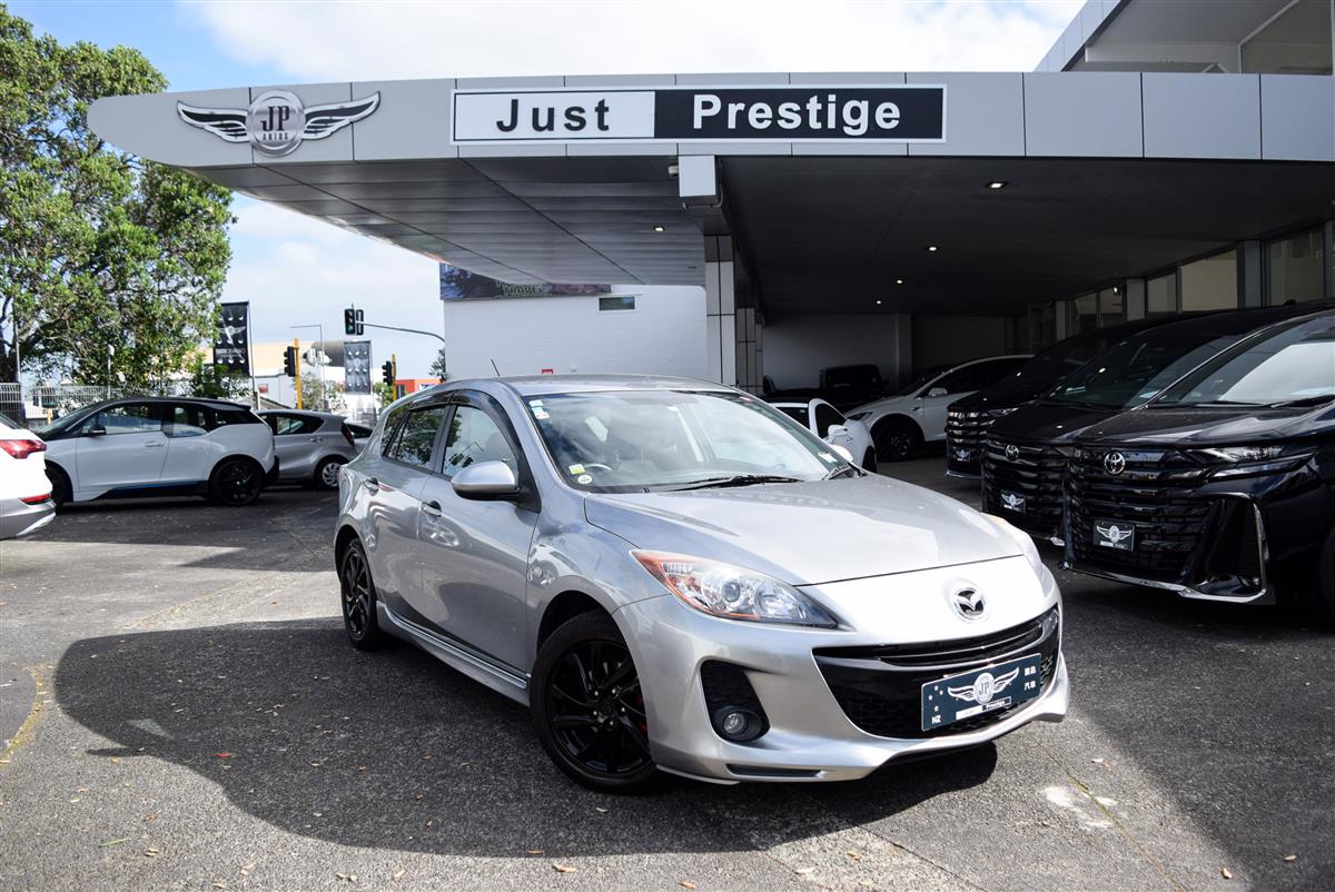 2013 Mazda Axela thumbnail