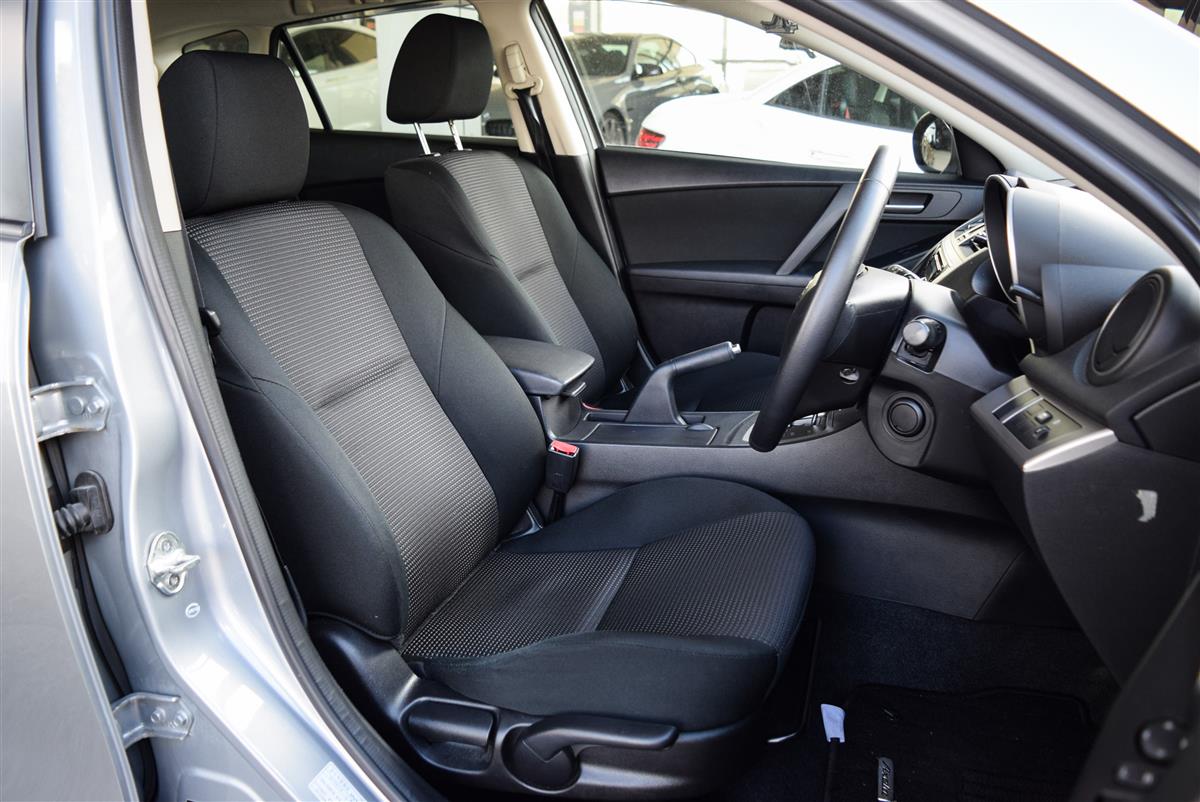 2013 Mazda Axela thumbnail