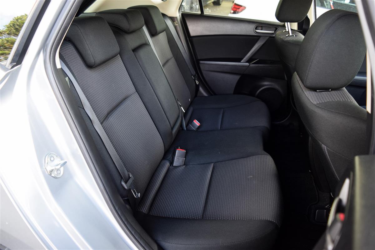 2013 Mazda Axela thumbnail