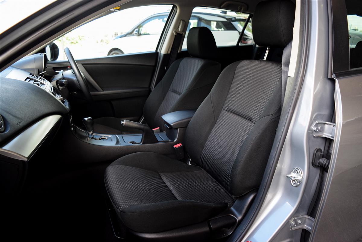 2013 Mazda Axela thumbnail
