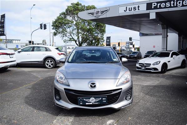 2013 Mazda Axela thumbnail