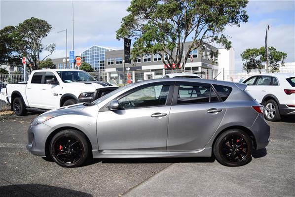 2013 Mazda Axela thumbnail