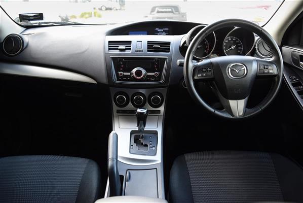 2013 Mazda Axela thumbnail