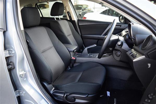 2013 Mazda Axela thumbnail