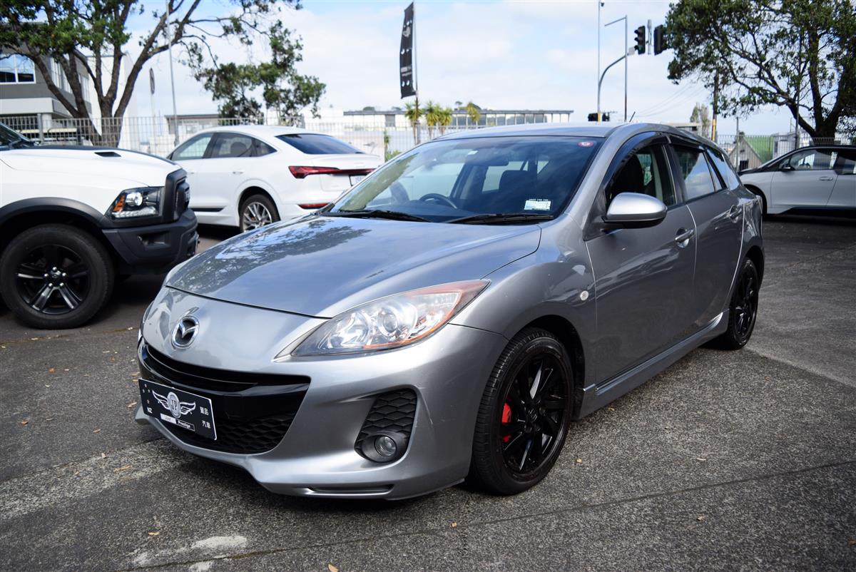 2013 Mazda Axela thumbnail