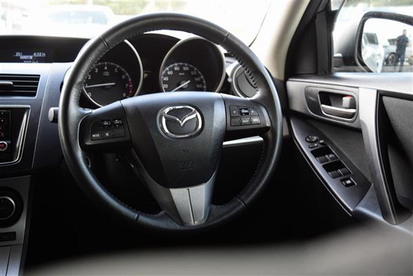 2013 Mazda Axela thumbnail
