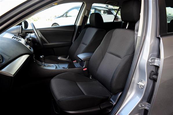 2013 Mazda Axela thumbnail