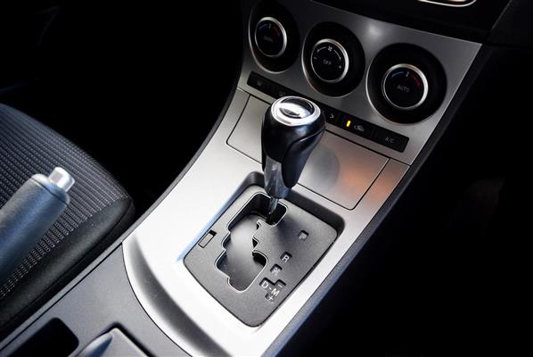 2013 Mazda Axela thumbnail