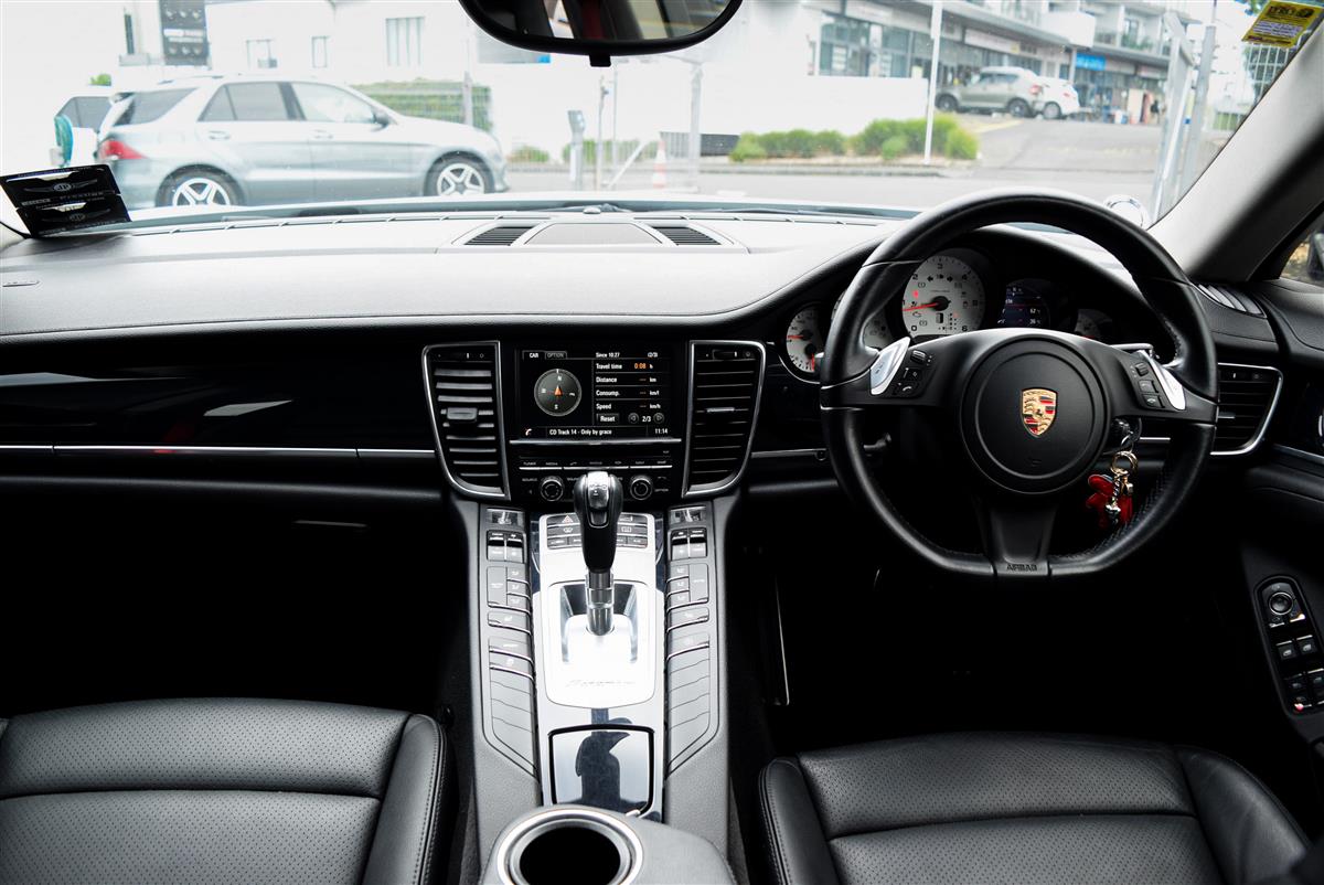 2015 Porsche Panamera thumbnail