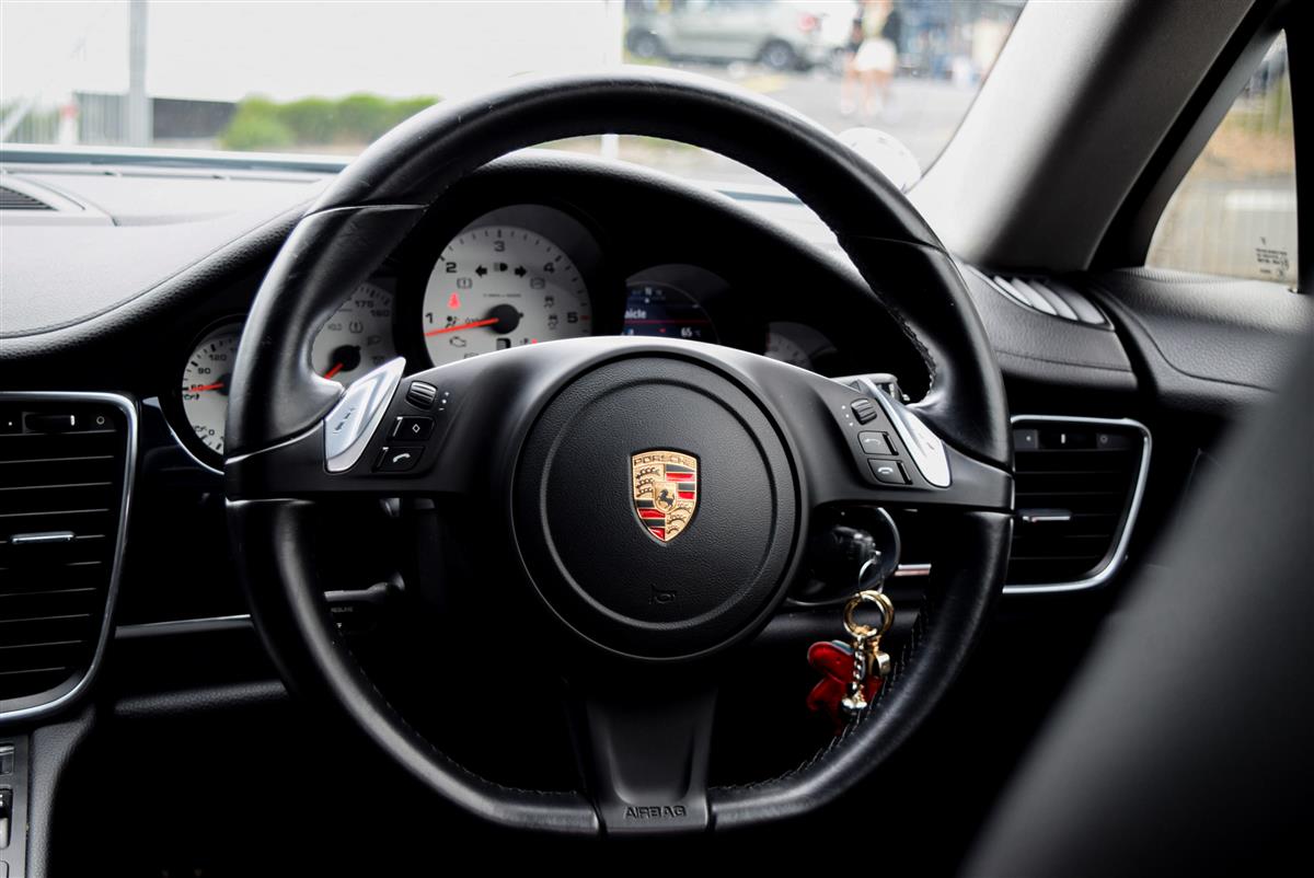 2015 Porsche Panamera thumbnail