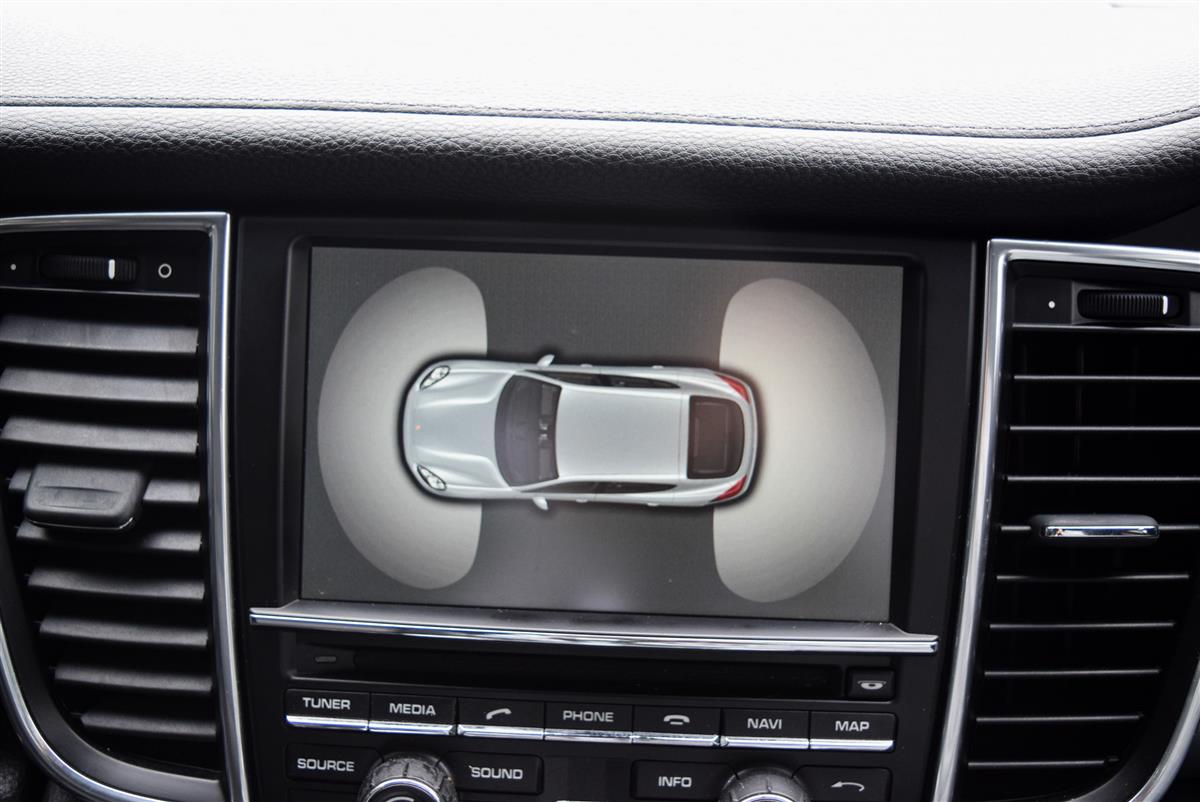 2015 Porsche Panamera thumbnail