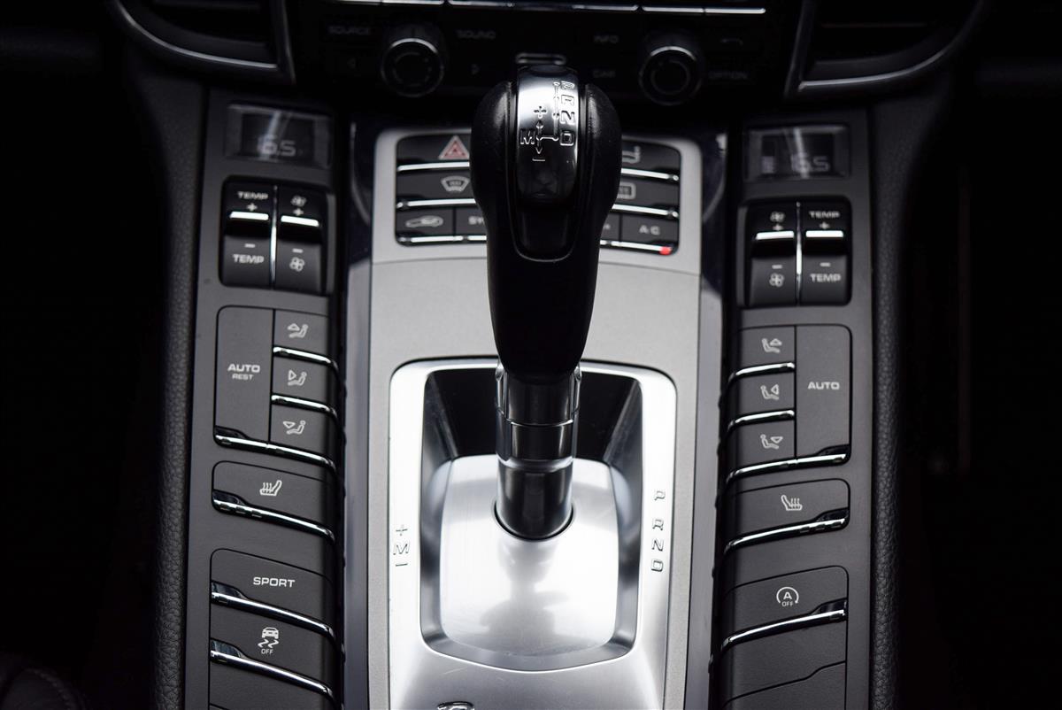 2015 Porsche Panamera thumbnail