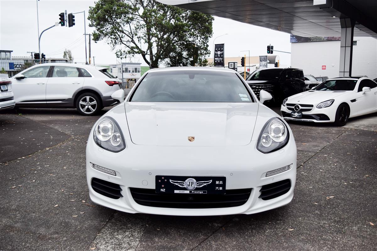 2015 Porsche Panamera thumbnail