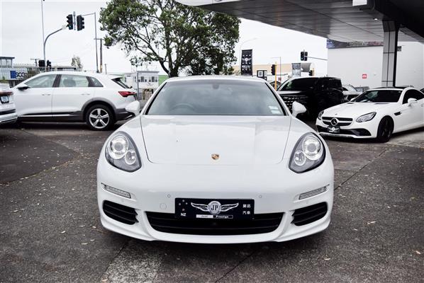 2015 Porsche Panamera thumbnail