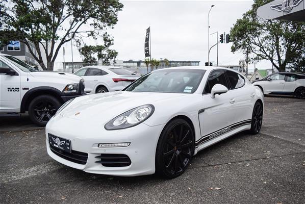 2015 Porsche Panamera thumbnail