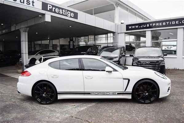 2015 Porsche Panamera thumbnail