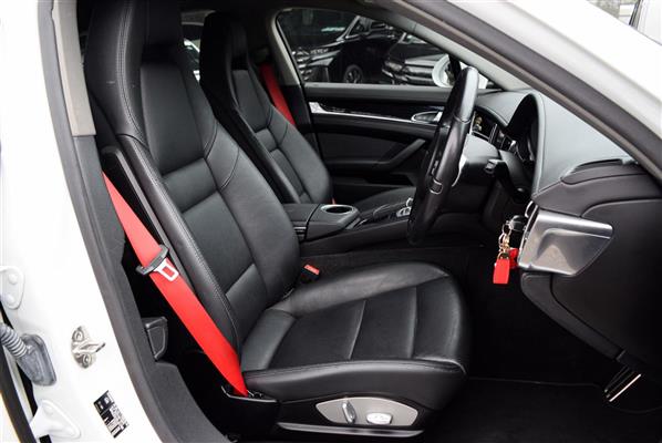 2015 Porsche Panamera thumbnail